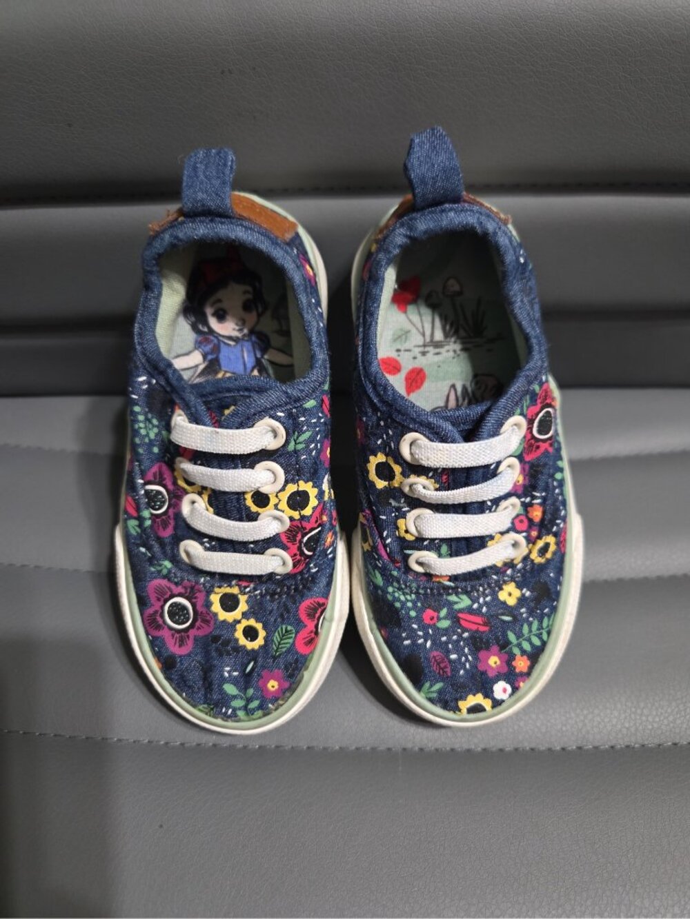 Disney Animators Snow White Floral Sneakers size 7